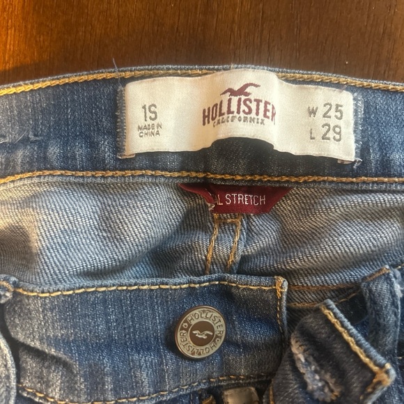 Hollister Women's Blue Distressed Skinny Jeans - Picture 3 of 4